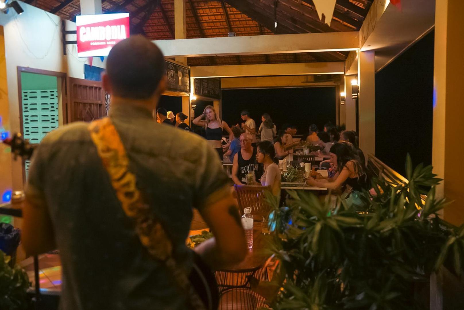 Hostel Karma Traders Kâmpôt Zewnętrze zdjęcie
