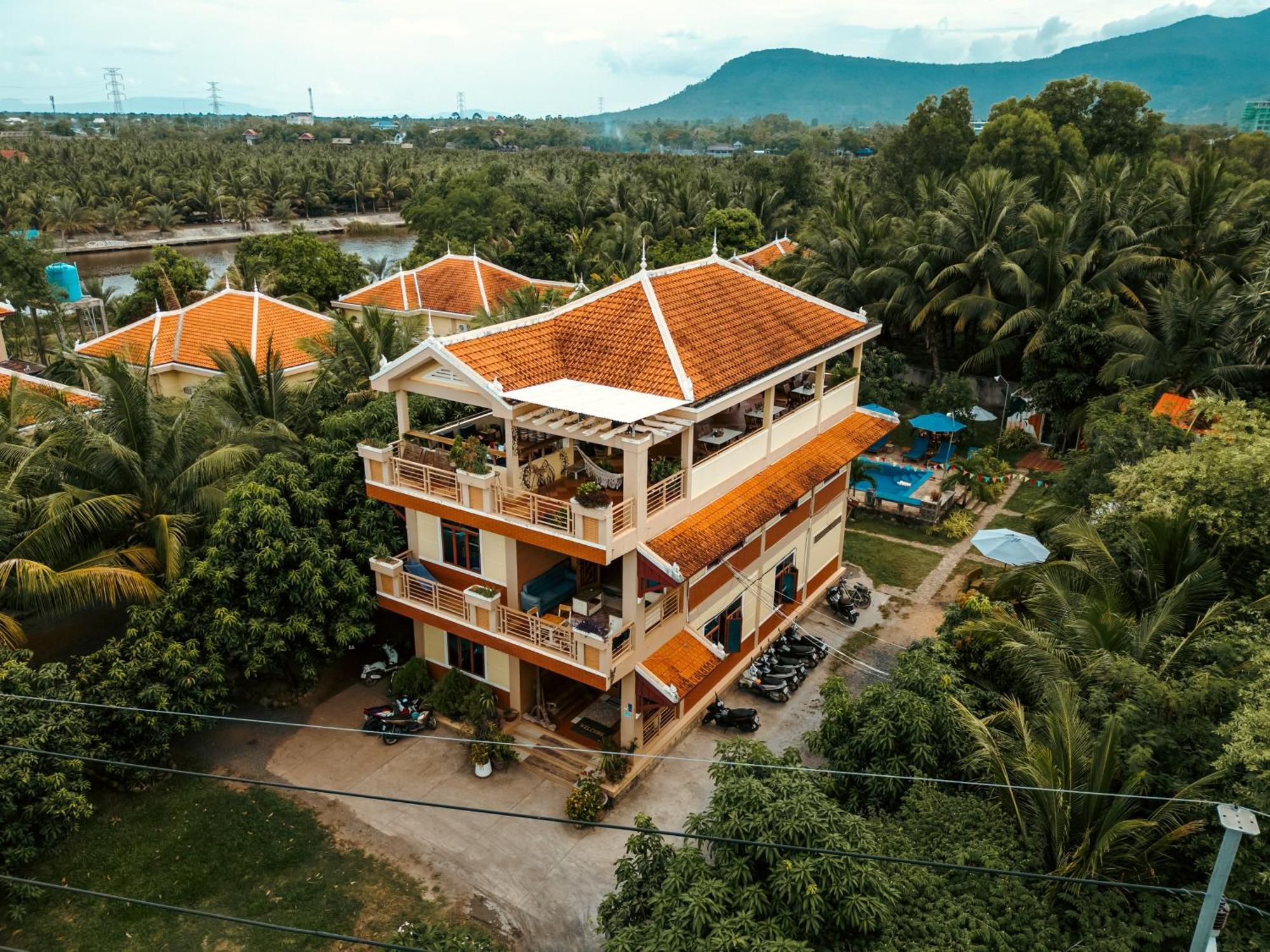 Hostel Karma Traders Kâmpôt Zewnętrze zdjęcie